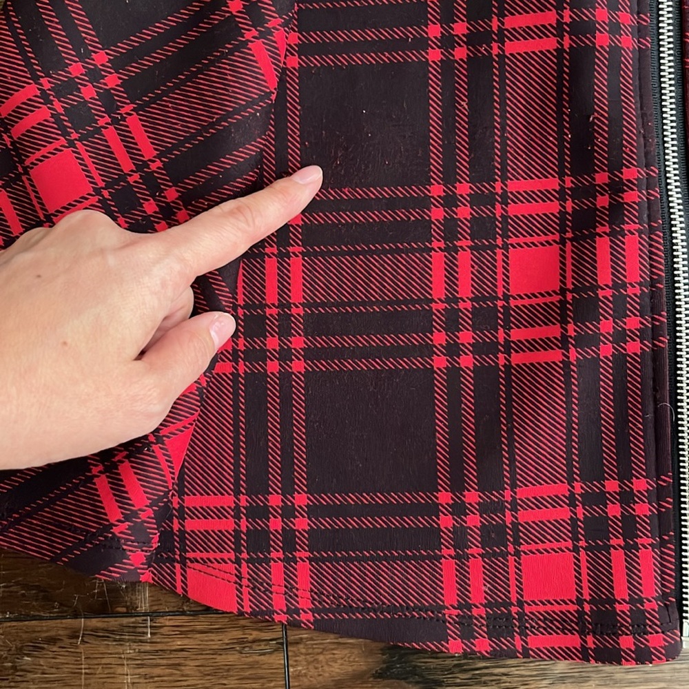 Hot Topic Red Plaid Skirt O-ring zipper goth skater - Picture 5 of 7